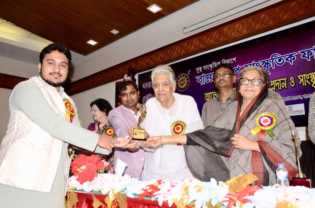 বায়োস্কোপ স্টার অ্যাওয়ার্ড পেলেন এক্সপার্ট আইটি পার্ক এর সিইও মোঃ ওমর ফারুক